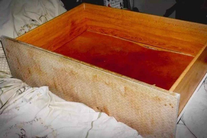 A mãe se declarou culpada de quatro crimes ligados à crueldade contra crianças/foto: Chesire Police/Divulgação A mãe se declarou culpada de quatro crimes ligados à crueldade contra crianças/foto: Chesire Police/Divulgação