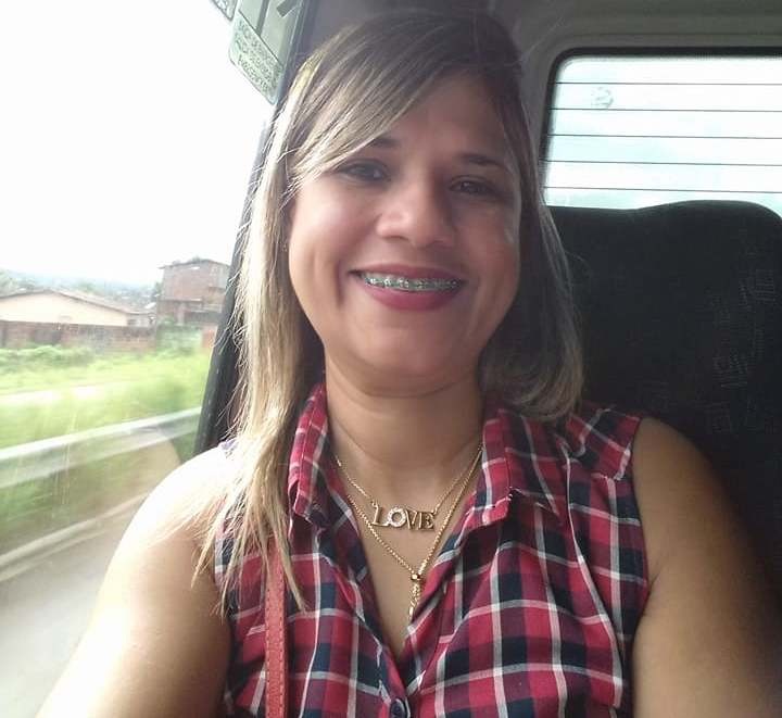 Gisely Kelly Tavares dos Santos foi encontrada morta com tiros na cabeça e sem roupa dentro do apartamento onde morava/Foto: Reprodução/Redes sociais