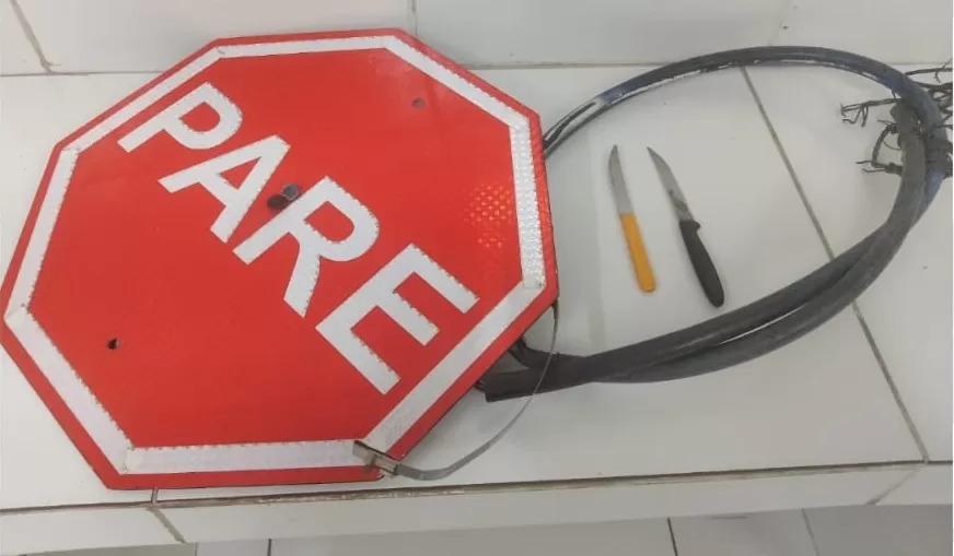 Foram apreendidas, também, duas facas utilizadas para a ação criminosa/Foto: Reprodução