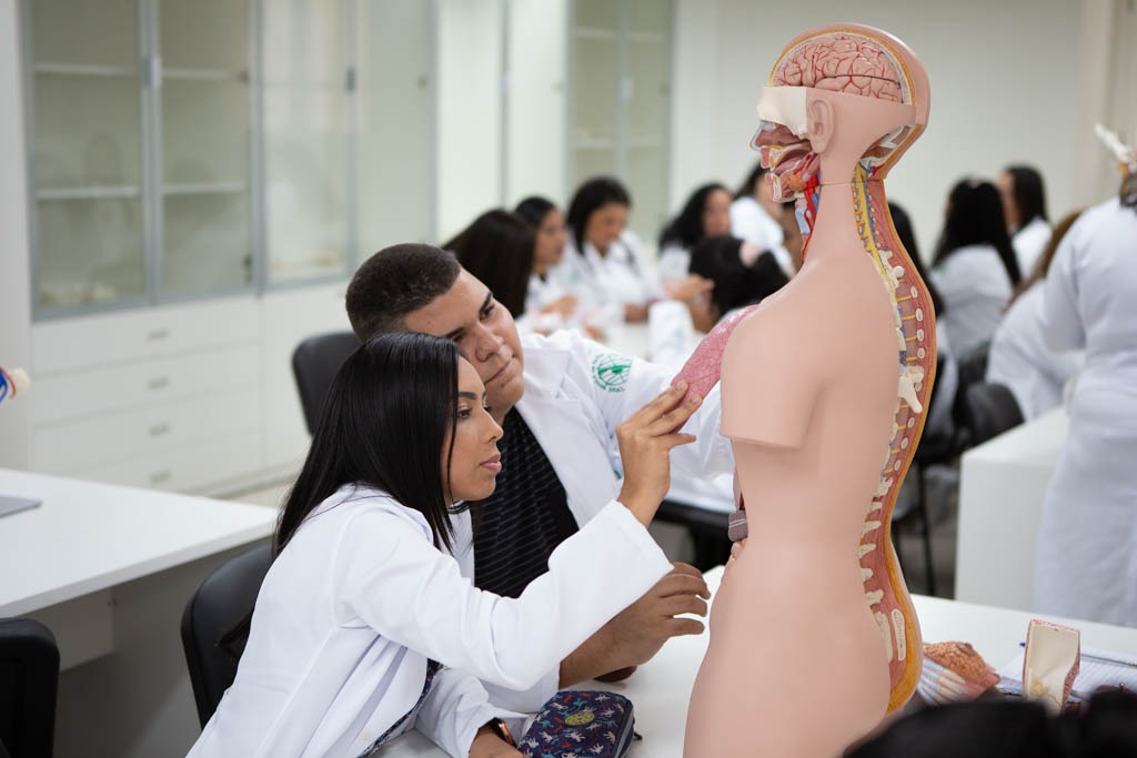 A estrutura da Escola inclui laboratórios modernos, auditório, biblioteca e salas de aula./Divulgação A estrutura da Escola inclui laboratórios modernos, auditório, biblioteca e salas de aula./Divulgação
