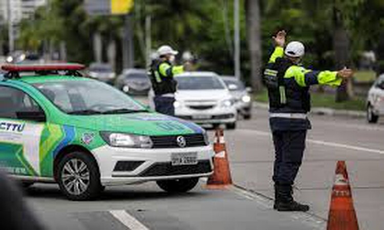 Motoristas que circulam pela Zona Sul deverão estar atentos a uma intervenção da Compesa, para a qual será necessária a interdição da Rua Tomé Gibson, no Pina/Foto: Arquivo/DP Motoristas que circulam pela Zona Sul deverão estar atentos a uma intervenção da Compesa, para a qual será necessária a interdição da Rua Tomé Gibson, no Pina/Foto: Arquivo/DP