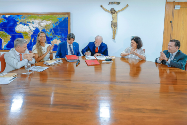 Presidente da República, Luiz Inácio Lula da Silva, durante reunião com a Ministra da Igualdade Racial, Anielle Franco, no Palácio do Planalto/Crédito: Ricardo Stuckert/PR Presidente da República, Luiz Inácio Lula da Silva, durante reunião com a Ministra da Igualdade Racial, Anielle Franco, no Palácio do Planalto/Crédito: Ricardo Stuckert/PR