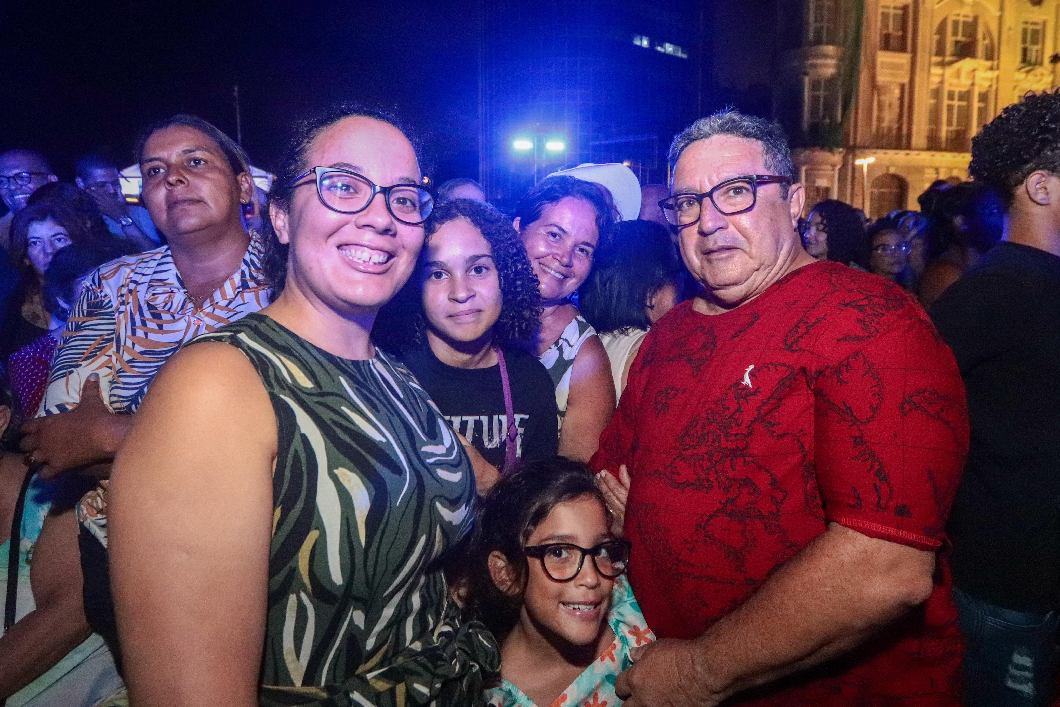 O servidor público José de Sá Araújo, 60, levou a esposa Rosimere Rocha, 57, a filha e as netas para curtir o espetáculo pela primeira vez