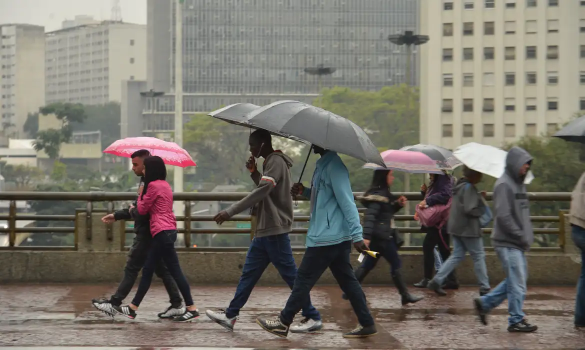 Chuvas intensas devem ocorrer até quarta-feira (04/12)/foto: Rovena Rosa/Agência Brasil Chuvas intensas devem ocorrer até quarta-feira (04/12)/foto: Rovena Rosa/Agência Brasil