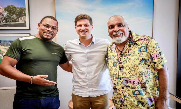 Os homenageados da grandiosa festa, que vai sacudir o Recife, serão Elba Ramalho e Marron Brasileiro, além da Troça Abanadores do Arruda/Foto: Edson Holanda/Prefeitura do Recife Os homenageados da grandiosa festa, que vai sacudir o Recife, serão Elba Ramalho e Marron Brasileiro, além da Troça Abanadores do Arruda/Foto: Edson Holanda/Prefeitura do Recife