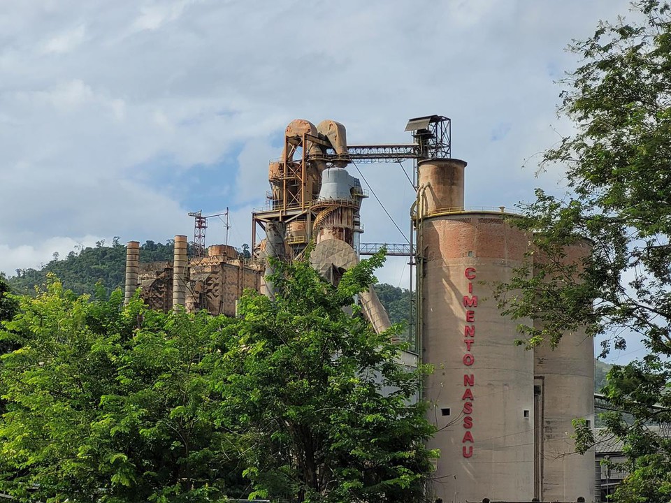 Fábrica do Cimento Nassau, marca do Grupo João Santos/Foto: Arquivo