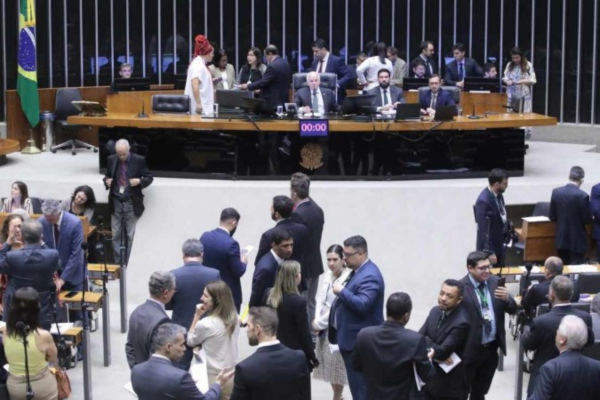A Câmara deve votar, hoje, pedido de urgência para projeto sobre corte de gastos, apresentado por líder do governo/Crédito: Bruno Spada/Câmara dos Deputados A Câmara deve votar, hoje, pedido de urgência para projeto sobre corte de gastos, apresentado por líder do governo/Crédito: Bruno Spada/Câmara dos Deputados