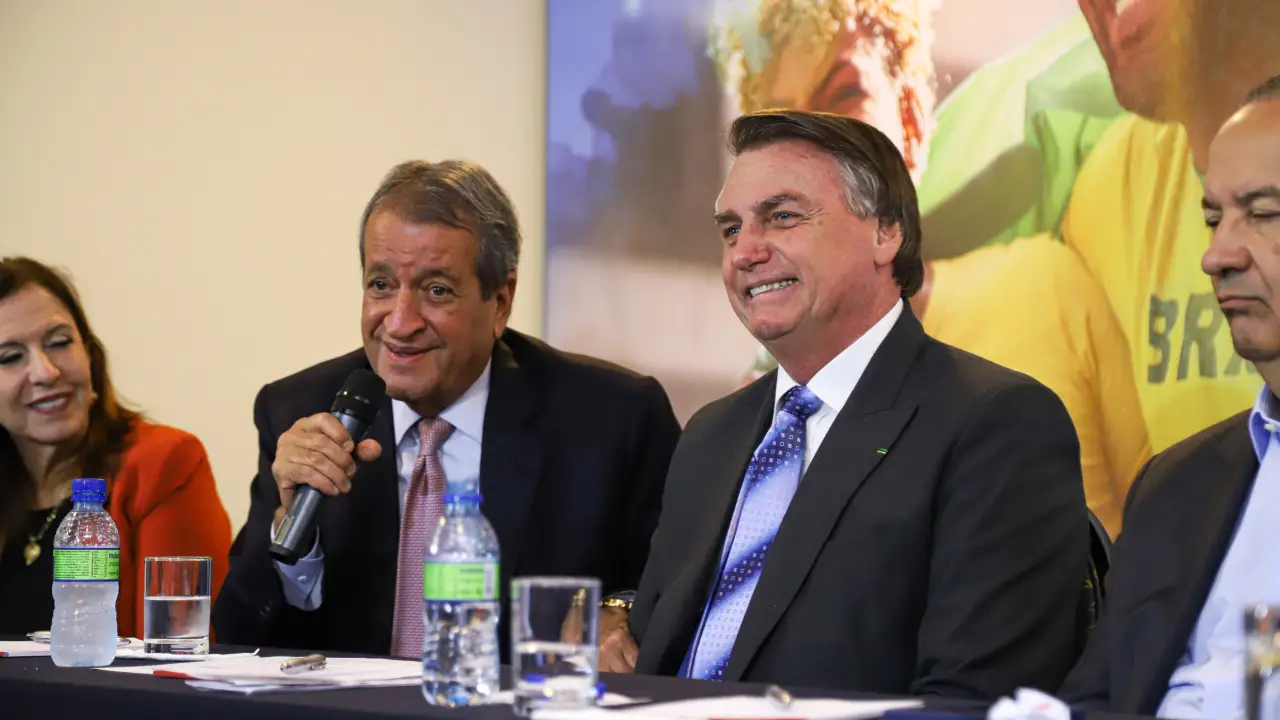 De acordo com a decisão, Bolsonaro poderá ter contato com o presidente do PL pelo período em que estiver na missa/foto: Natanael Alves/PL/Divulgação