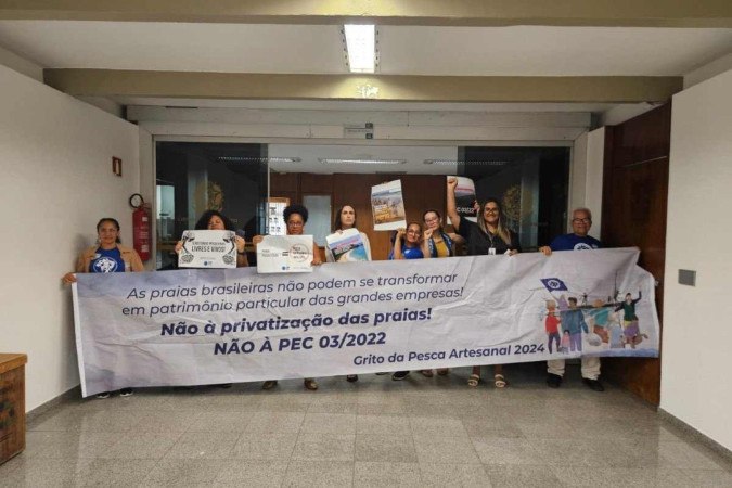 Movimentos sociais e representantes de organismos ambientais foram ao Congresso nesta quarta-feira (4/12) protestar contra a PEC das Praias, que teve votação adiada/foto: Ascom/CPP Movimentos sociais e representantes de organismos ambientais foram ao Congresso nesta quarta-feira (4/12) protestar contra a PEC das Praias, que teve votação adiada/foto: Ascom/CPP