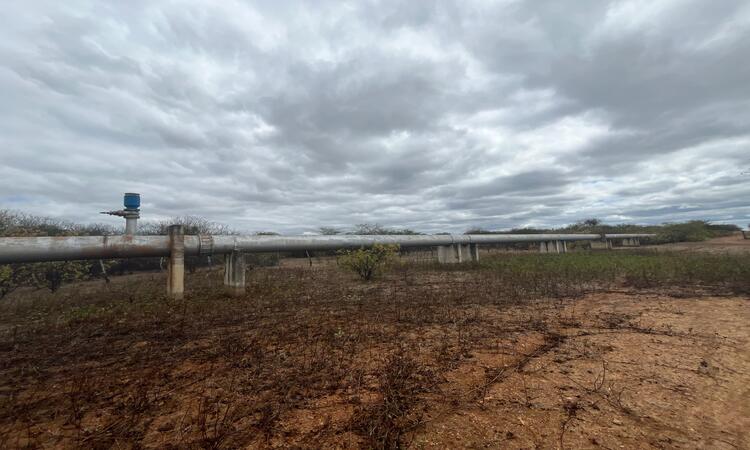As equipes percorreram cerca de 90 quilômetros da Adutora do Oeste, no trecho entre os municípios de Ouricuri e Santa Filomena, e conseguiram eliminar aproximadamente 30 ligações irregulares/Foto: Divulgação/Compesa As equipes percorreram cerca de 90 quilômetros da Adutora do Oeste, no trecho entre os municípios de Ouricuri e Santa Filomena, e conseguiram eliminar aproximadamente 30 ligações irregulares/Foto: Divulgação/Compesa