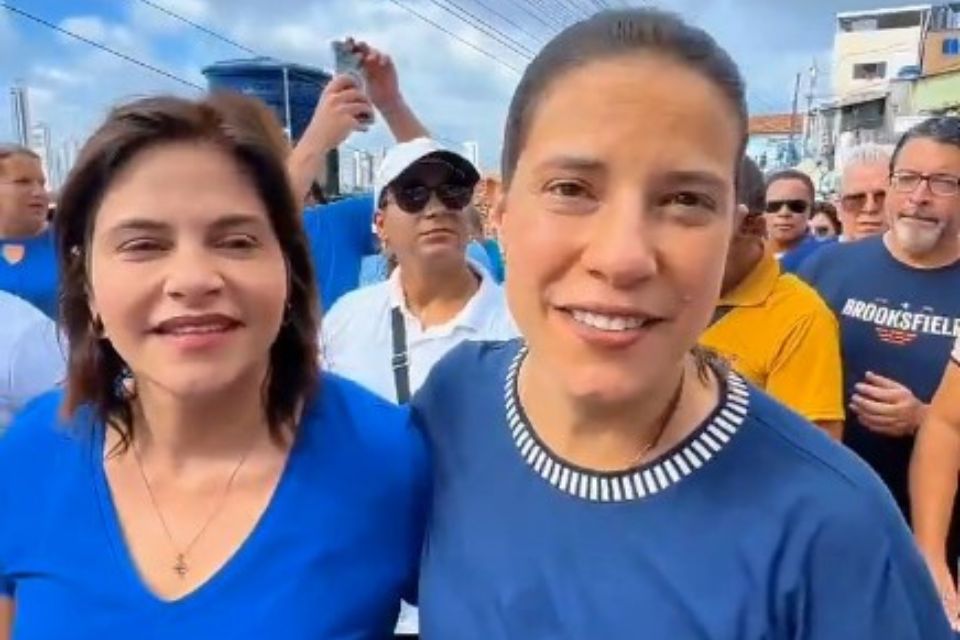 Priscila Krause e Raquel Lyra sobre escadaria do Morro da Conceição/Reprodução/Redes Sociais