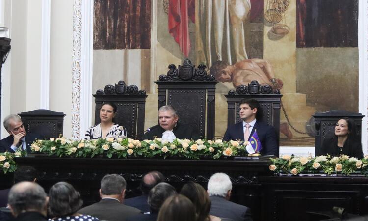 A cerimônia contou com a presença da governadora de Pernambuco, Raquel Lyra, e do prefeito do Recife, João Campos e da Vice presidente da OAB-PE Ingrid Zanella