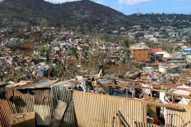 Construções destruídas depois do ciclone Chido ter atingido a Ilha de Mayotte, departamento francês no oceano índico