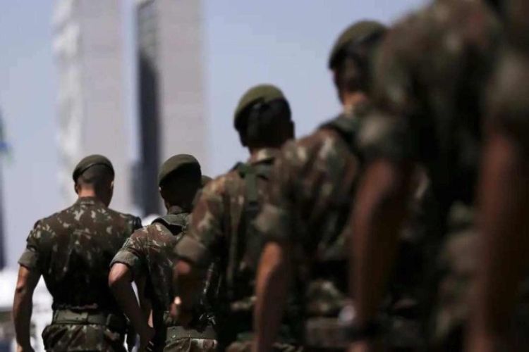 O projeto também prevê o fim do pagamento de pensão a familiares de militares expulsos das Forças Armadas/Crédito: Marcelo Camargo/Agência Brasil O projeto também prevê o fim do pagamento de pensão a familiares de militares expulsos das Forças Armadas/Crédito: Marcelo Camargo/Agência Brasil