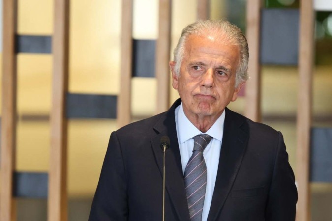 Múcio: "A dificuldade de mexer com aposentadoria de militar é que a promoção de militar é como procissão, se parar um na frente, para tudo atrás. Tem que ver como adequa isso"/foto: Valter Campanato/ Agência Brasil Múcio: "A dificuldade de mexer com aposentadoria de militar é que a promoção de militar é como procissão, se parar um na frente, para tudo atrás. Tem que ver como adequa isso"/foto: Valter Campanato/ Agência Brasil