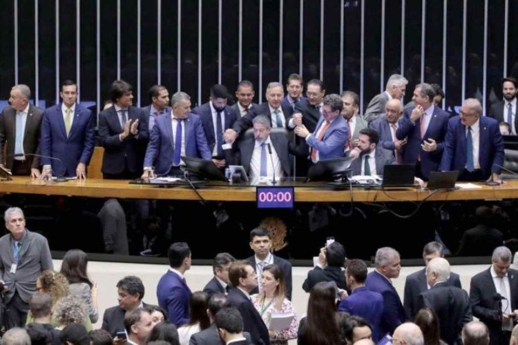 O presidente da Câmara, Arthur Lira, durante a sessão: segundo ele, texto da reforma aprovado pelo Congresso não é o ideal, mas é o possível/Crédito: Bruno Spada/Câmara dos Deputados O presidente da Câmara, Arthur Lira, durante a sessão: segundo ele, texto da reforma aprovado pelo Congresso não é o ideal, mas é o possível/Crédito: Bruno Spada/Câmara dos Deputados