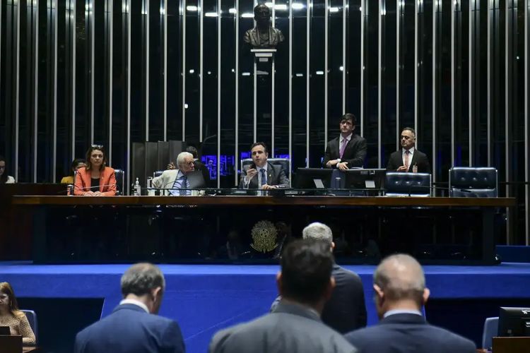 A proposta também impõe travas para o crescimento de despesas com pessoal/Crédito: Agência Senado A proposta também impõe travas para o crescimento de despesas com pessoal/Crédito: Agência Senado