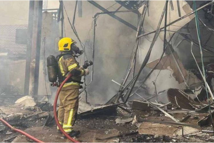 Foto divulgada pelo Corpo de Bombeiros do Rio Grande do Sul mostrando bombeiros trabalhando no local da queda de um avião em Gramado, Rio Grande do Sul, Brasil, em 22 de dezembro de 2024/Crédito: Handout / Corpo de Bombeiros do RS / AFP Foto divulgada pelo Corpo de Bombeiros do Rio Grande do Sul mostrando bombeiros trabalhando no local da queda de um avião em Gramado, Rio Grande do Sul, Brasil, em 22 de dezembro de 2024/Crédito: Handout / Corpo de Bombeiros do RS / AFP
