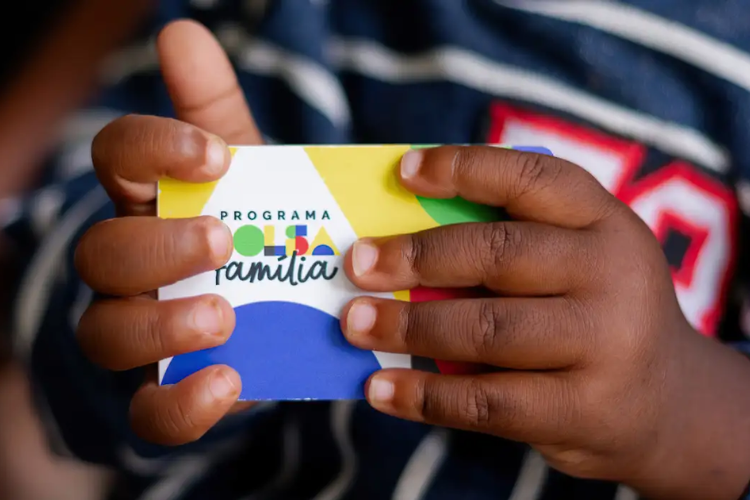 O Bolsa Família é pago a quem tem renda de, no máximo, R$ 218 mensais para cada integrante da família que vive na mesma casa/Crédito: Agência Brasil O Bolsa Família é pago a quem tem renda de, no máximo, R$ 218 mensais para cada integrante da família que vive na mesma casa/Crédito: Agência Brasil
