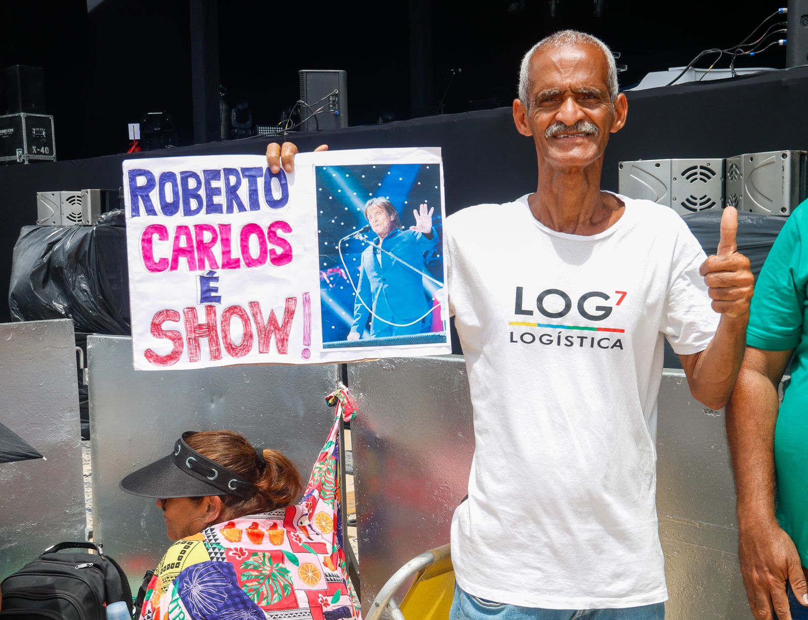 José Flaviano Fonseca, de 60 anos, levou cartaz em homenagem ao Rei/Marina Torres/DP Foto José Flaviano Fonseca, de 60 anos, levou cartaz em homenagem ao Rei/Marina Torres/DP Foto