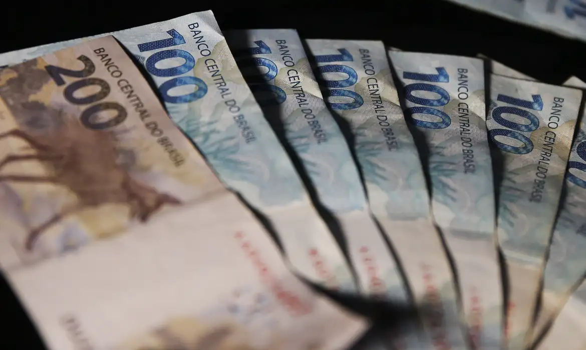 O salário mínimo de 2025 deverá ser de R$ 1.518/José Cruz/Agência Brasil O salário mínimo de 2025 deverá ser de R$ 1.518/José Cruz/Agência Brasil