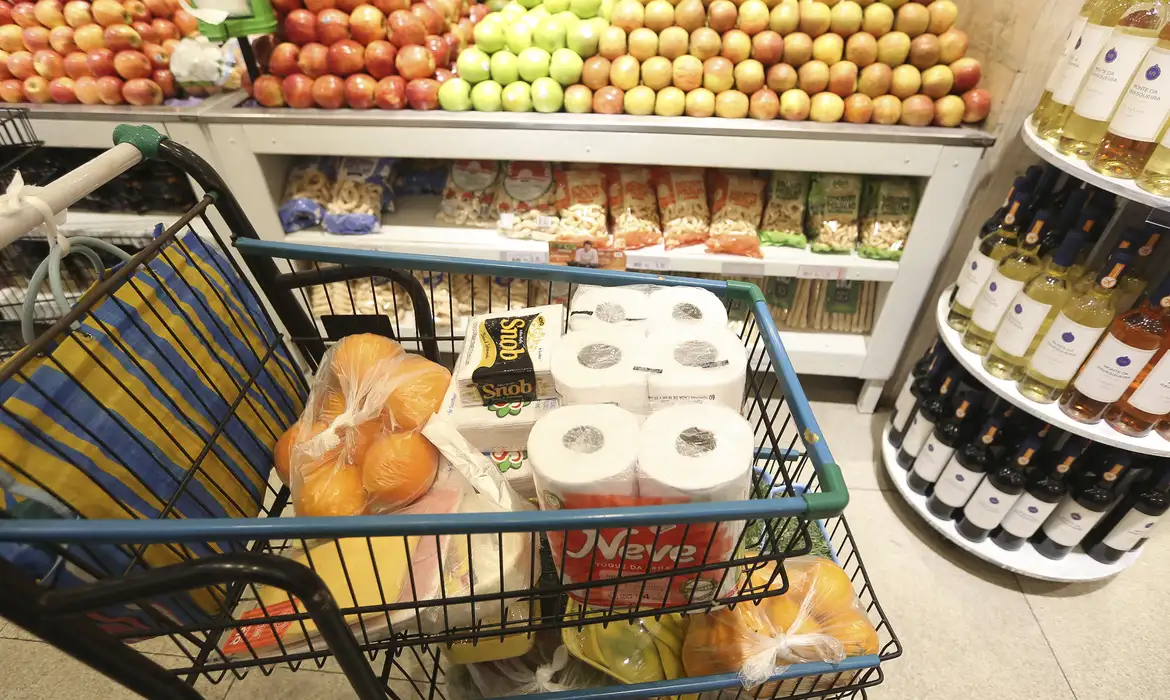 O grupo alimentação e bebidas puxou a inflação neste ano/foto: Valter Campanato/Agência Brasil O grupo alimentação e bebidas puxou a inflação neste ano/foto: Valter Campanato/Agência Brasil