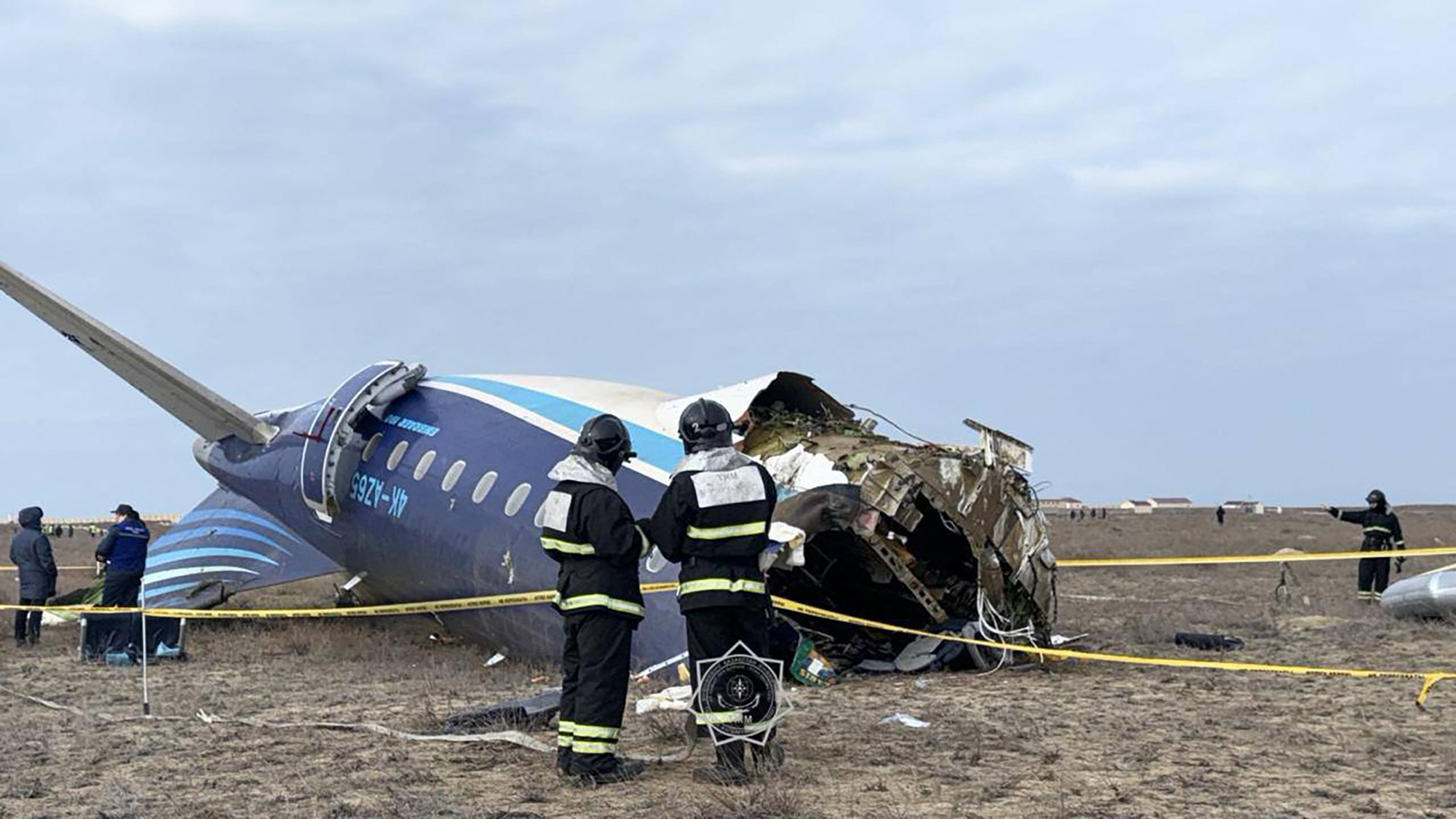 O avião caiu após não conseguir pousar em Grozny, no sul da Rússia/foto: Handout / Kazakhstan's emergency situations ministry / AFP