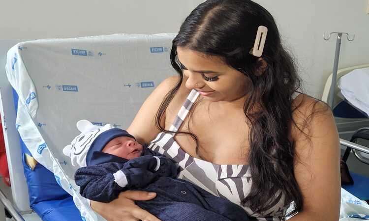 Este é o primeiro filho do casal, que iniciou o novo ano com a emoção de dar as boas-vindas ao novo integrante da família/Foto: Divulgação/Sesau Este é o primeiro filho do casal, que iniciou o novo ano com a emoção de dar as boas-vindas ao novo integrante da família/Foto: Divulgação/Sesau