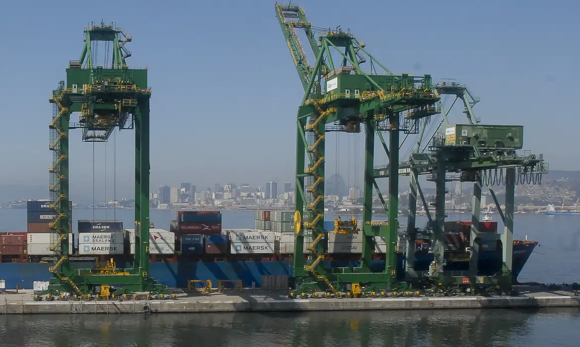 No ano passado, o país exportou US$ 337,036 bilhões, com recuo de apenas 0,8% em relação ao recorde de exportações em 2023/foto: Arquivo/26.07.2012/Tânia Rêgo/Agência Brasil No ano passado, o país exportou US$ 337,036 bilhões, com recuo de apenas 0,8% em relação ao recorde de exportações em 2023/foto: Arquivo/26.07.2012/Tânia Rêgo/Agência Brasil