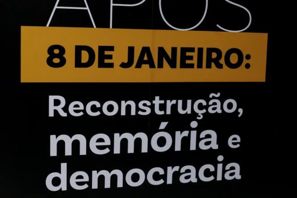 Parte das obras de arte foi entregue, ontem, no Palácio do Planalto: itens chegaram em caminhão escoltado pela Polícia Federal -/Foto: Jose Cruz/Agência Brasil Parte das obras de arte foi entregue, ontem, no Palácio do Planalto: itens chegaram em caminhão escoltado pela Polícia Federal -/Foto: Jose Cruz/Agência Brasil