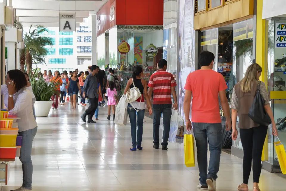Salário mais alto impulsiona o consumo/Valter Campanato/Agência Brasil Salário mais alto impulsiona o consumo/Valter Campanato/Agência Brasil