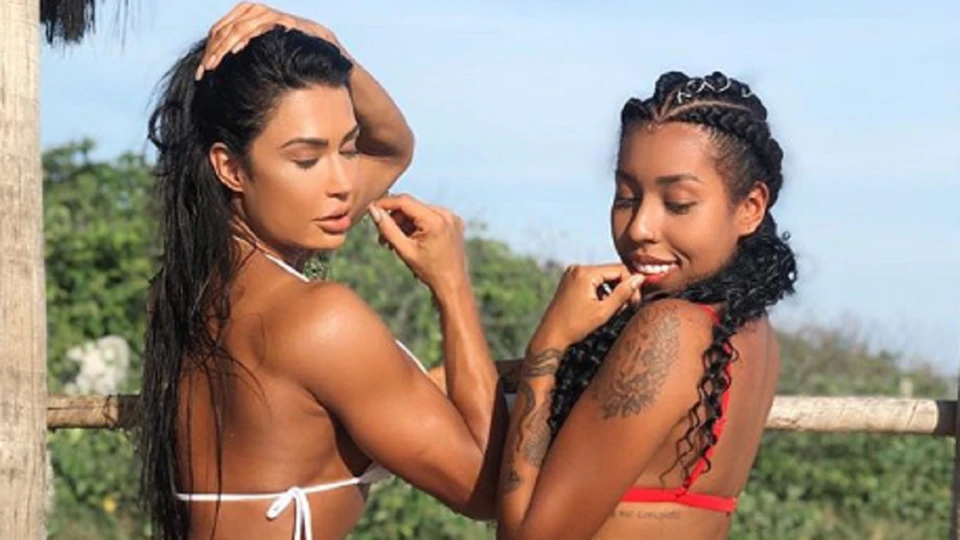 Gracyanne Barbosa e a irmã Giovanna Jacobina