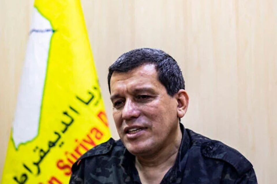 "Concordamos com a importância da unidade e da integridade territorial da Síria e rejeitamos qualquer plano de divisão que possa ameaçar a unidade do país", afirmou Mazloum Abdi, chefe das Forças Democráticas Sírias (FDS)/foto: Delil Souleiman/AFP "Concordamos com a importância da unidade e da integridade territorial da Síria e rejeitamos qualquer plano de divisão que possa ameaçar a unidade do país", afirmou Mazloum Abdi, chefe das Forças Democráticas Sírias (FDS)/foto: Delil Souleiman/AFP