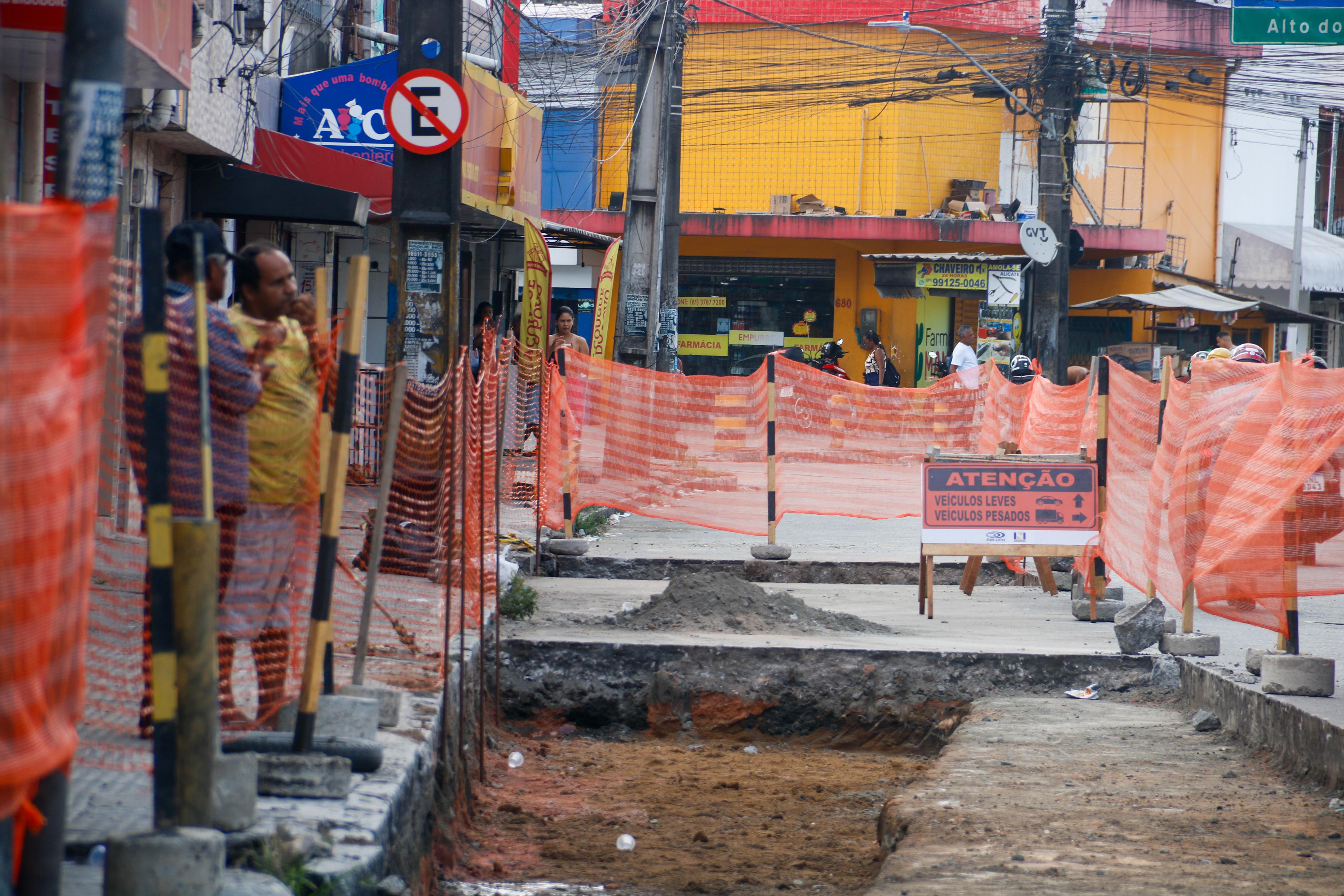 Obras são realizadas na Avenida Norte/Foto: Marina Torres/DP
