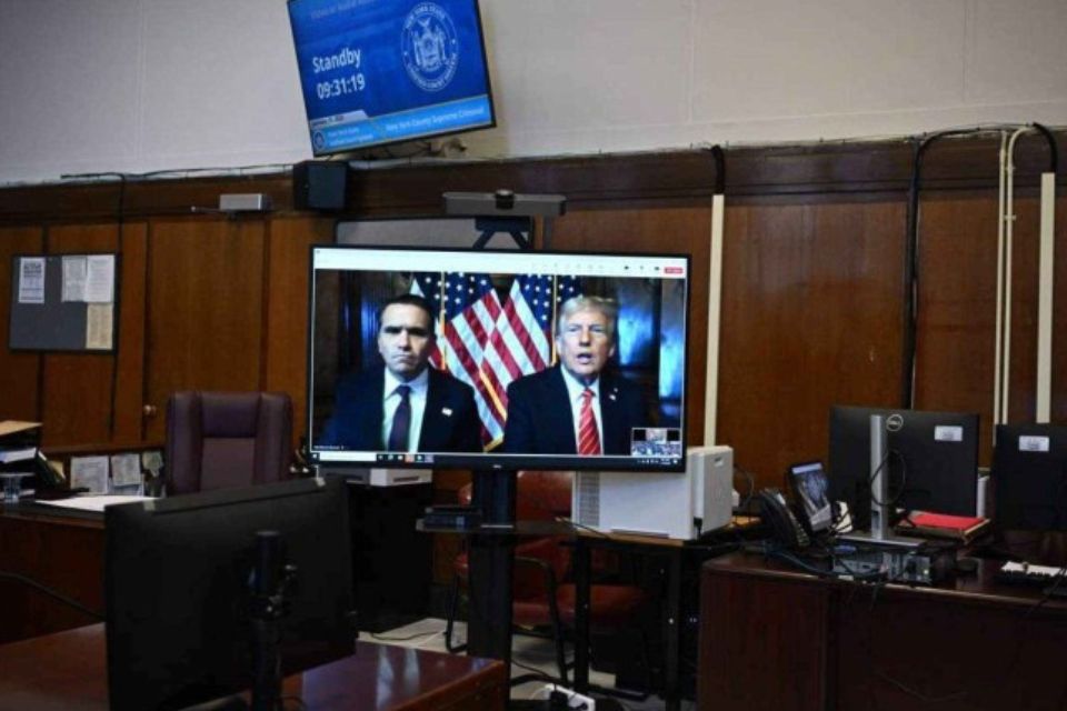 Trump nega as acusações, que considera uma perseguição política contra ele/foto: ANGELA WEISS / POOL / AFP Trump nega as acusações, que considera uma perseguição política contra ele/foto: ANGELA WEISS / POOL / AFP