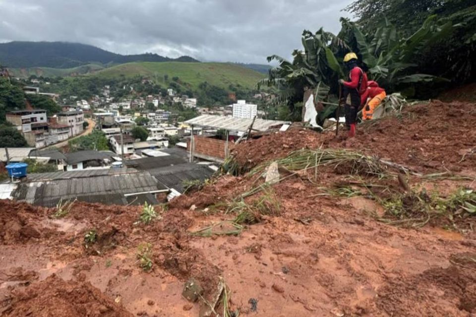 Desabamentos causados por chuvas deixam ao menos 5 mortos em Ipatinga