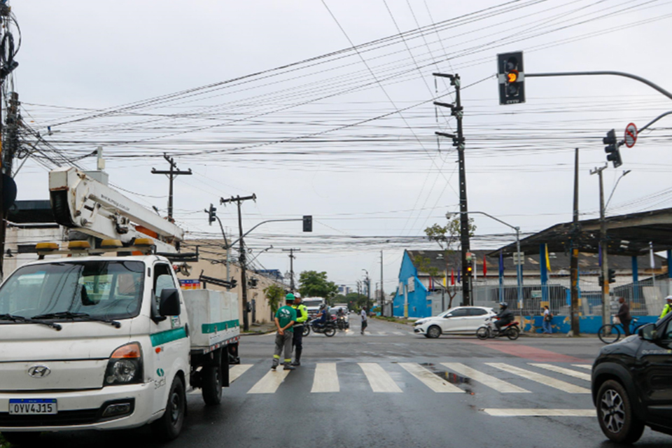 Sinais de trânsito ficaram inoperantes em vários trechos da cidade/Marina Torres Sinais de trânsito ficaram inoperantes em vários trechos da cidade/Marina Torres