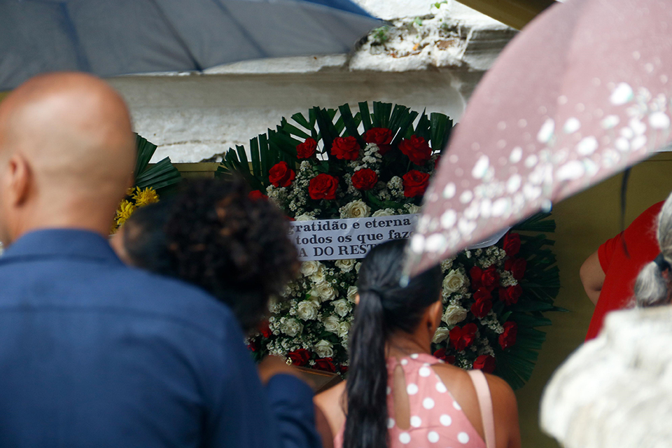 Velório de José Carlos Gomes Bezerra, de 37 anos, no Cemitério de Santo Amaro/Marina Torres Velório de José Carlos Gomes Bezerra, de 37 anos, no Cemitério de Santo Amaro/Marina Torres