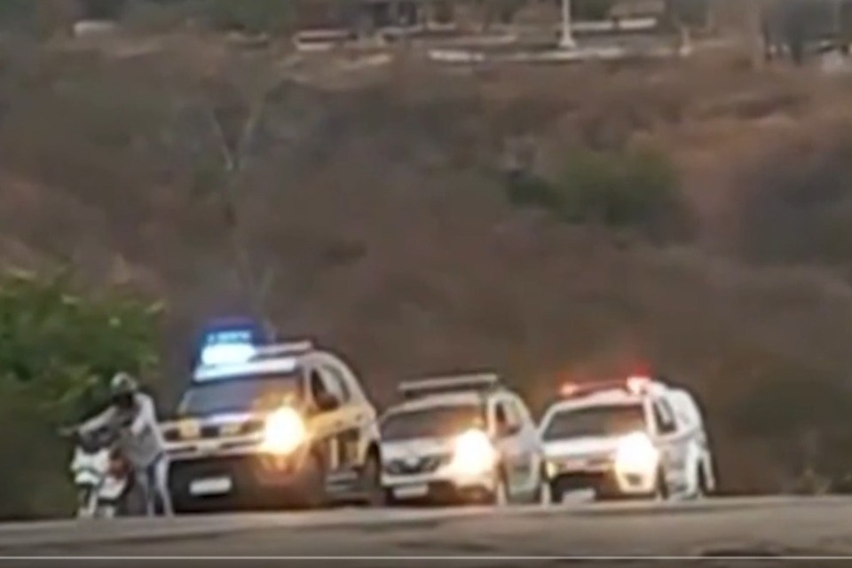 Os pneus da moto estavam em mau estado de conservação e o veículo possuía outras irregularidades/Foto: Reprodução/Redes Sociais Os pneus da moto estavam em mau estado de conservação e o veículo possuía outras irregularidades/Foto: Reprodução/Redes Sociais