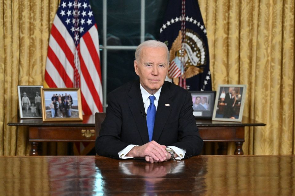 O presidente dos EUA, Joe Biden, depois de fazer seu discurso de despedida &agrave; na&ccedil;&atilde;o no Sal&atilde;o Oval da Casa Branca/Foto: MANDEL NGAN/POOL/AFP