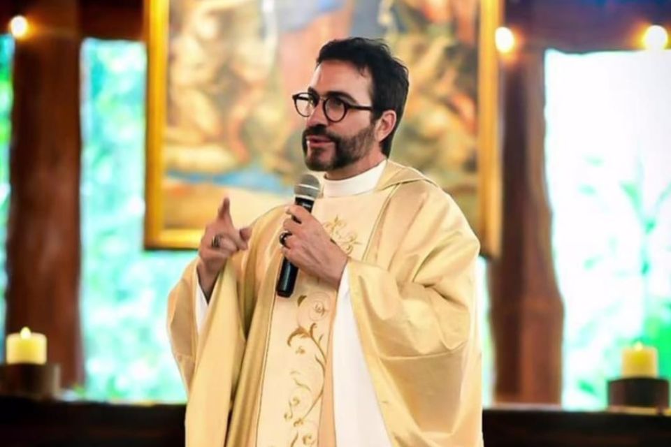 Padre F&aacute;bio de Melo &eacute; uma das atra&ccedil;&otilde;es/Foto: Reprodu&ccedil;&atilde;o/Redes sociais