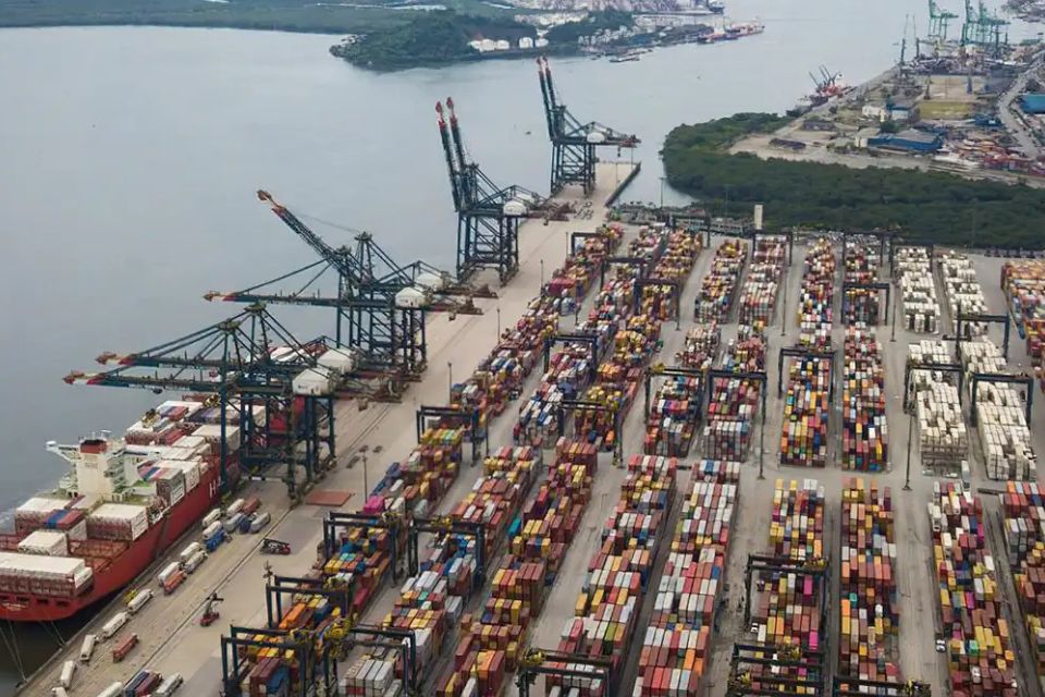 A economia global deve manter o nível de crescimento em 2,7% em 2025 e 2026, o mesmo ritmo de 2024/foto: Divulgação/Porto de Santos A economia global deve manter o nível de crescimento em 2,7% em 2025 e 2026, o mesmo ritmo de 2024/foto: Divulgação/Porto de Santos