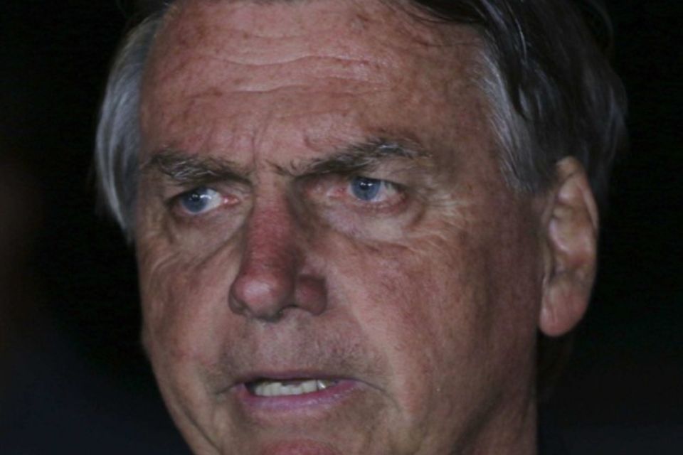"A decisão de hoje de Alexandre de Moraes de negar o pedido do Presidente Jair Bolsonaro para comparecer à histórica posse do Presidente Donald Trump é uma grave decepção", diz declaração do gabinete do ex-presidente/foto: Platobr "A decisão de hoje de Alexandre de Moraes de negar o pedido do Presidente Jair Bolsonaro para comparecer à histórica posse do Presidente Donald Trump é uma grave decepção", diz declaração do gabinete do ex-presidente/foto: Platobr