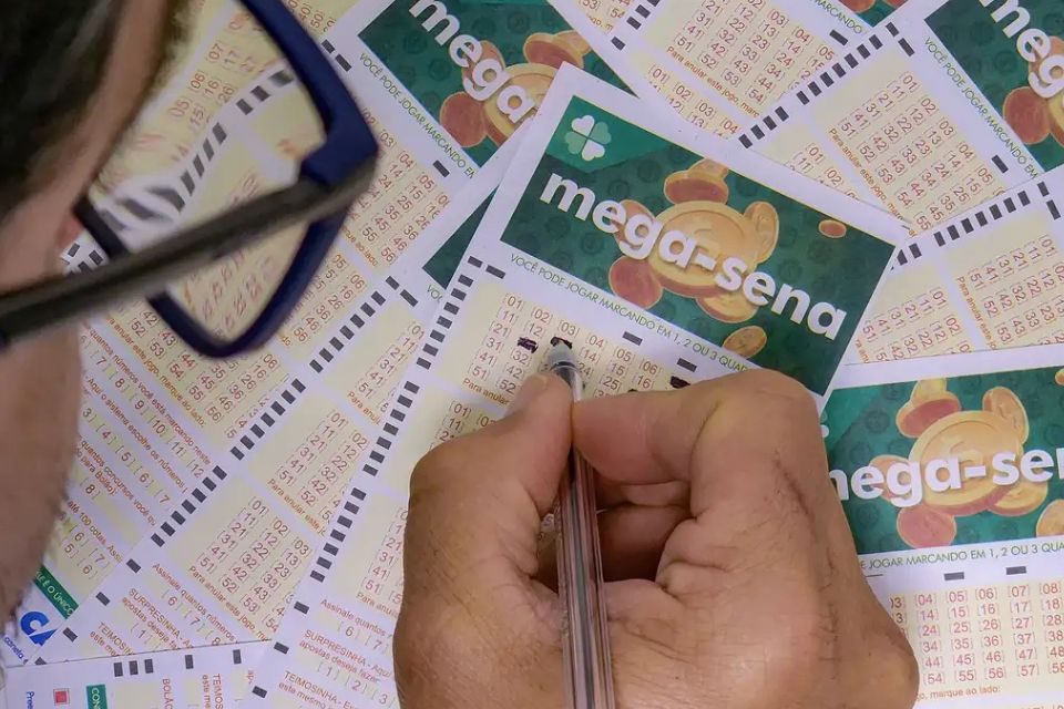 Próximo sorteio da Mega-Sena será no sábado (18)/foto: Rafa Neddermeyer/Agência Brasil/ARQUIVO