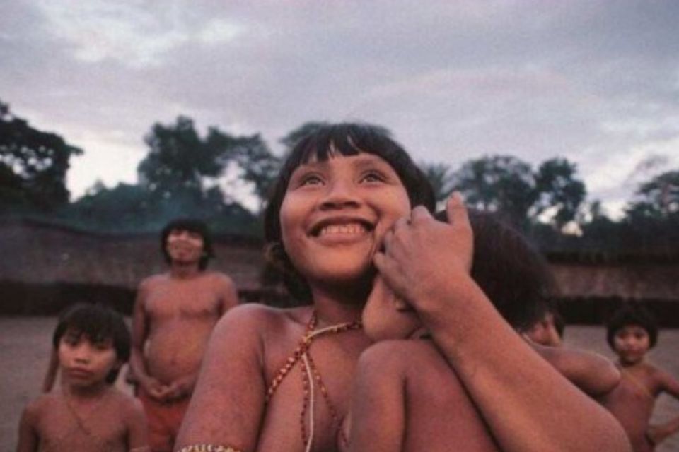 A crise, que ganhou destaque em 2023 devido às mortes de crianças por desnutrição e doenças agravadas pela presença de garimpeiros/foto: Hiromi Nagakura/Divulgação A crise, que ganhou destaque em 2023 devido às mortes de crianças por desnutrição e doenças agravadas pela presença de garimpeiros/foto: Hiromi Nagakura/Divulgação