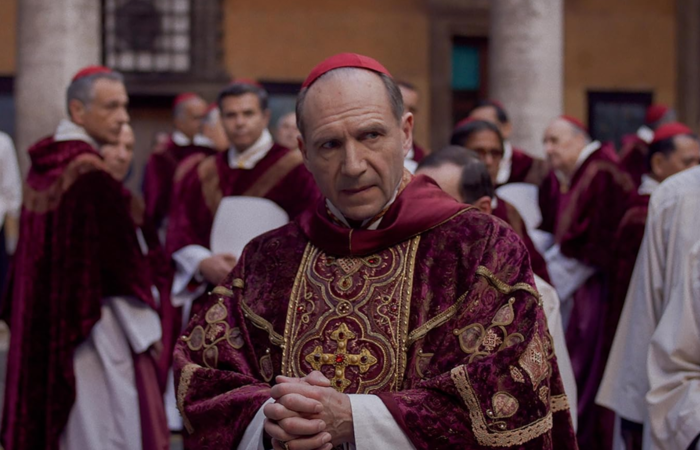 /Atua&ccedil;&atilde;o de Ralph Fiennes &eacute; um dos pontos altos do filme (Diamond Films/Divulga&ccedil;&atilde;o)