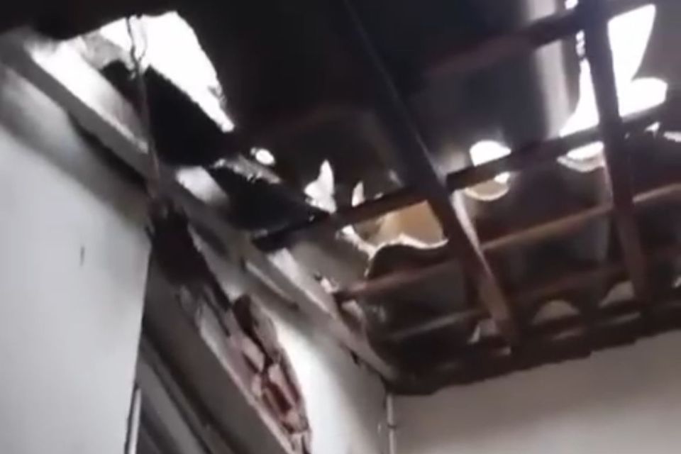 Por conta da descarga elétrica, algumas casas do entorno ficaram sem energia/Foto: Reproduçã/Instagram Por conta da descarga elétrica, algumas casas do entorno ficaram sem energia/Foto: Reproduçã/Instagram