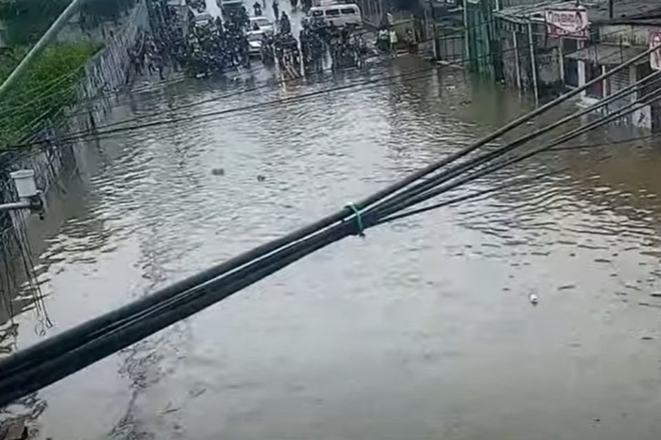 Avenida Dois Rios, no Ibura