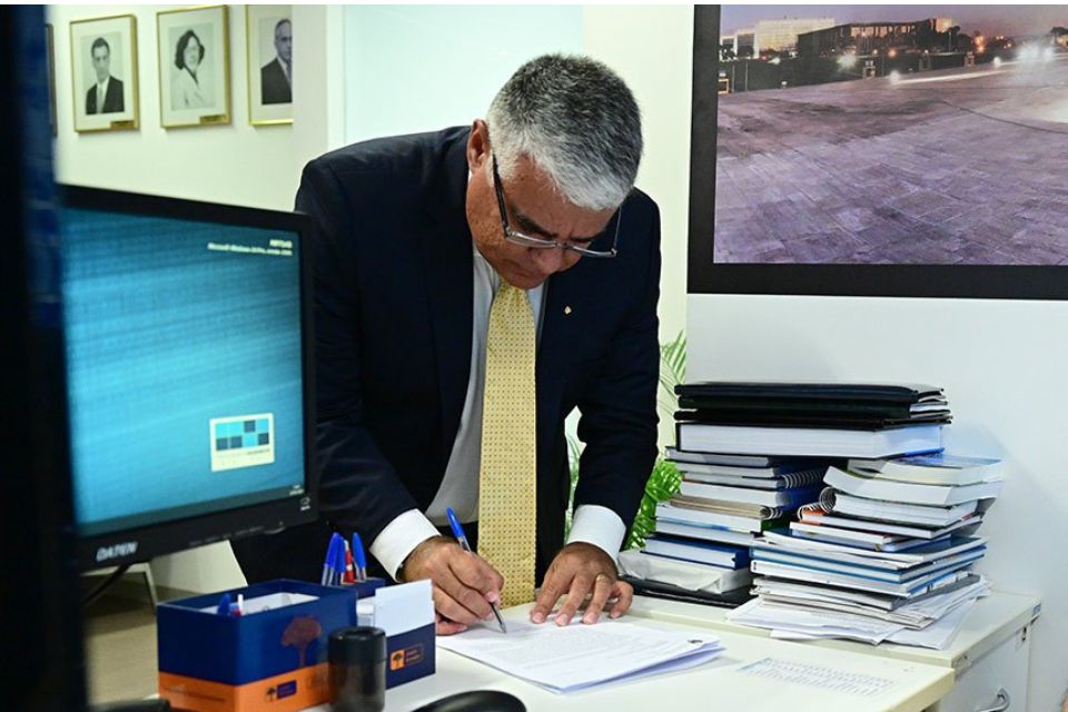 Eduardo Girão protocola sua candidatura na Secretaria-Geral da Mesa do Senado/Andressa Anholete/Agência Senado Eduardo Girão protocola sua candidatura na Secretaria-Geral da Mesa do Senado/Andressa Anholete/Agência Senado