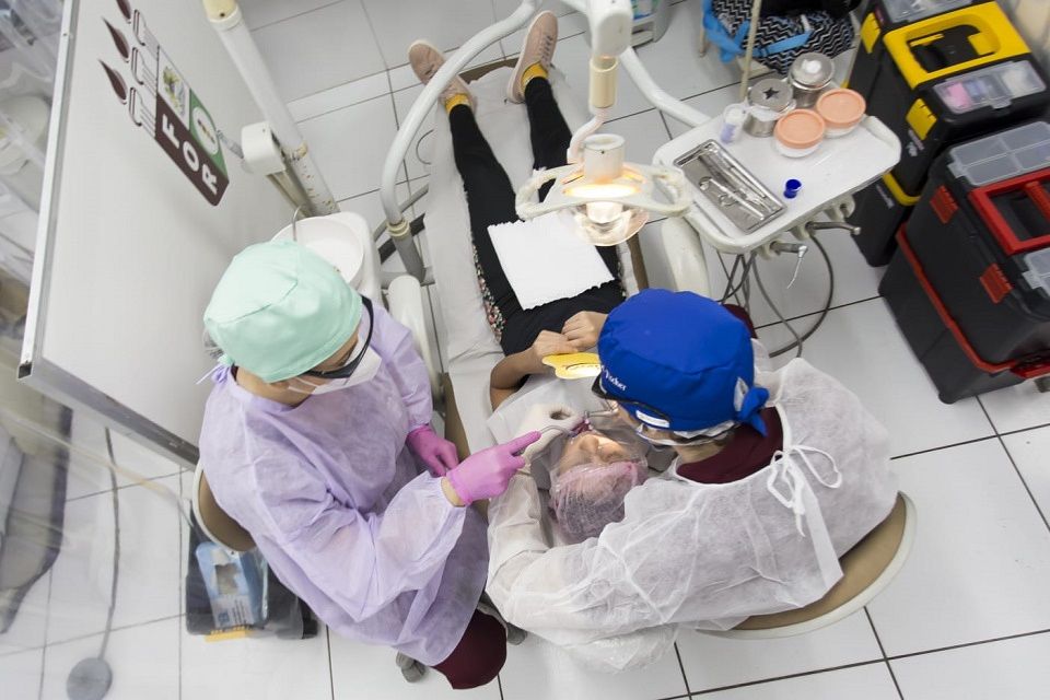 As pessoas com autismo necessitam ter muita confiança no profissional por serem aversos a contatos físicos", explica Luciano Barreto